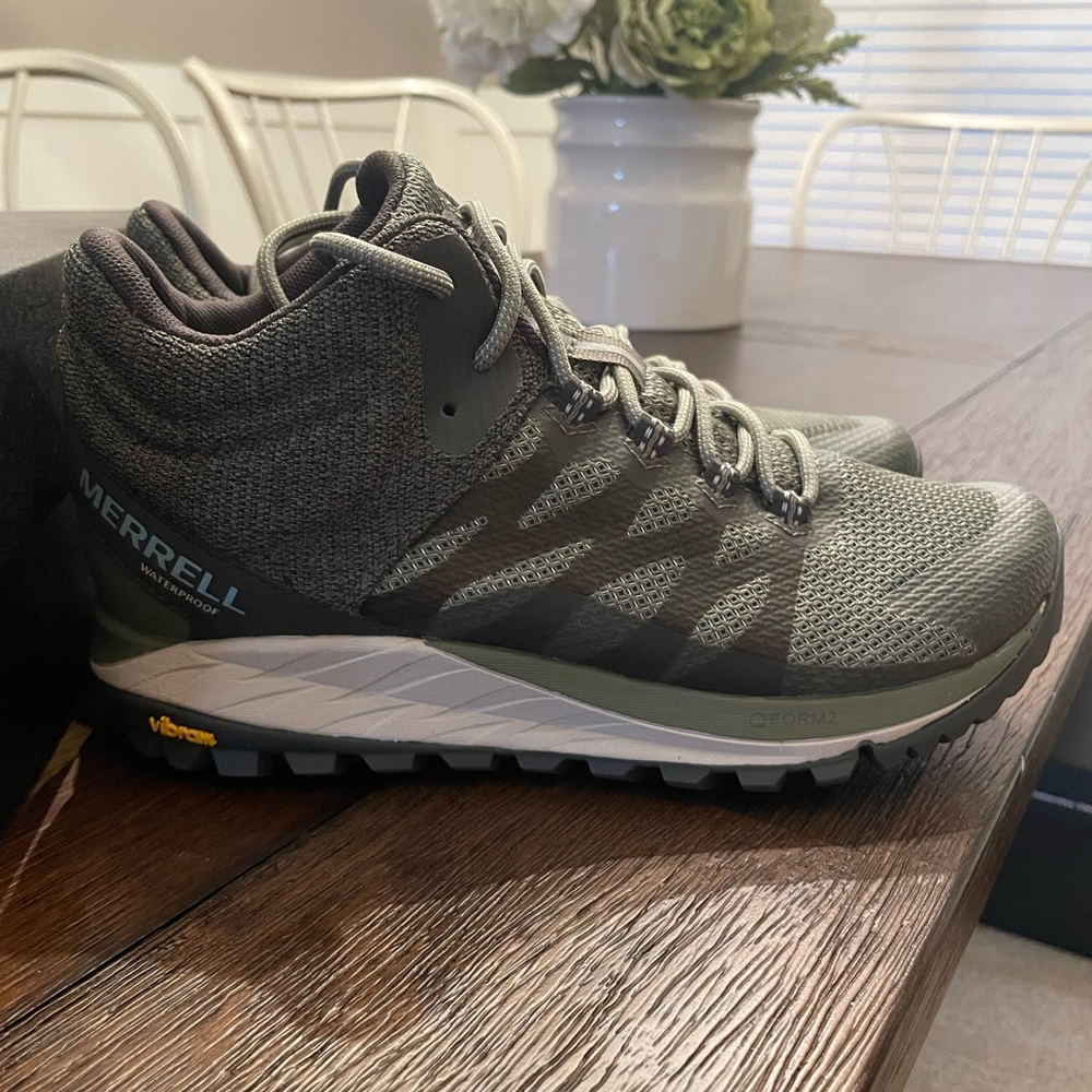 NIB Merrell Antora 2 MID Size 6W Waterproof